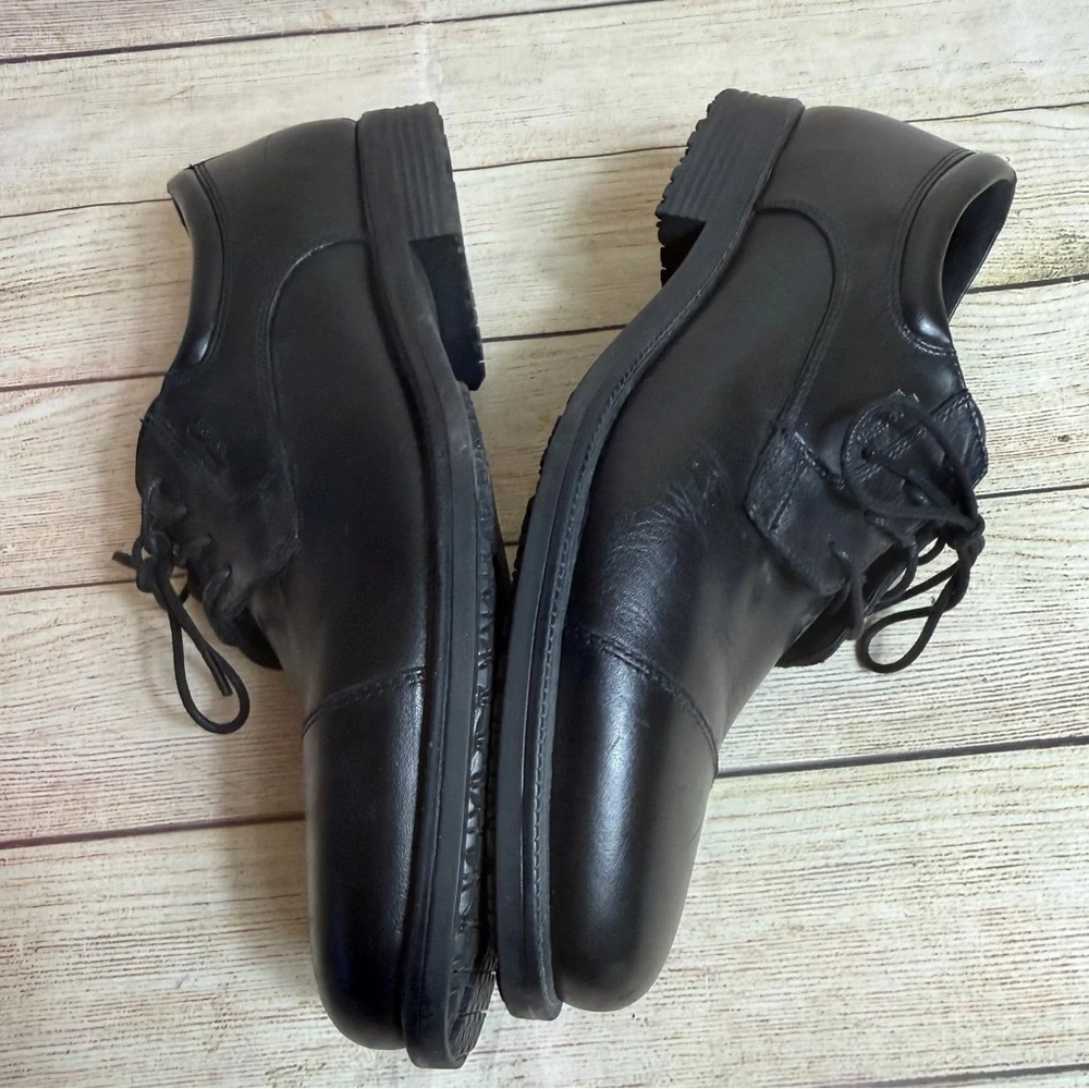 Rockport Essential Details Waterproof Cap-Toe Oxford. Black leather. Size 11.5